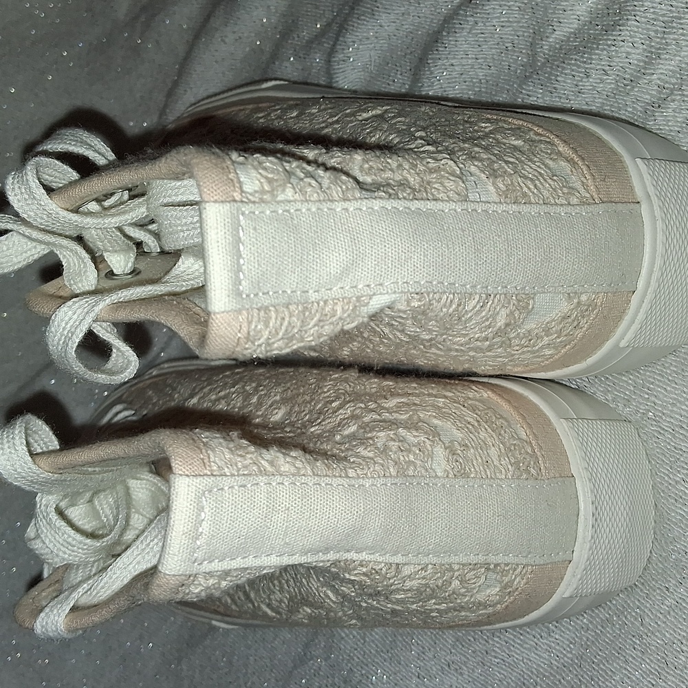 2 Pairs American Eagle NWT 1 womens Size9 CreaM LACE HIGH TOP 1 Olive Green - Picture 3 of 4